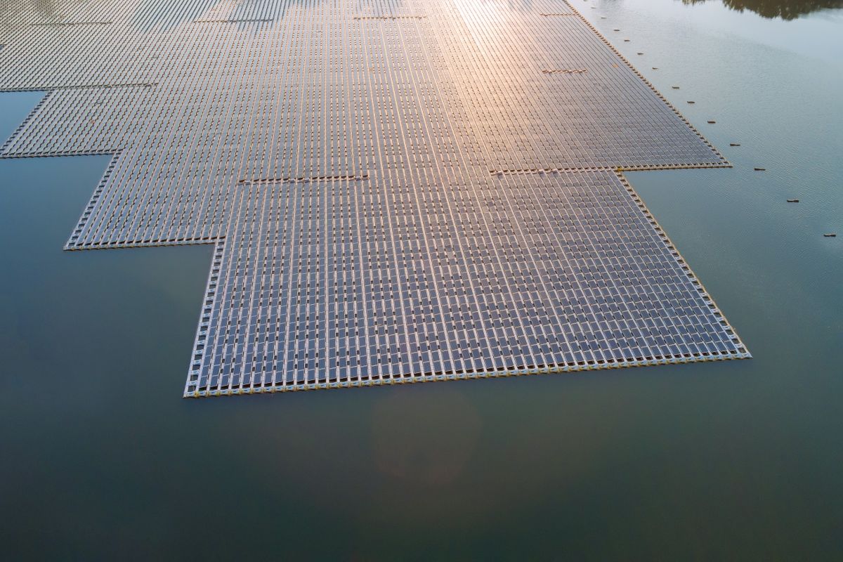 Fotovoltaico offshore in un parco eolico