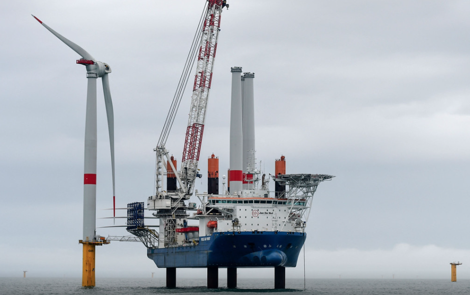 Fondo cinese di private equity investe nelle navi per i parchi eolici offshore / 3