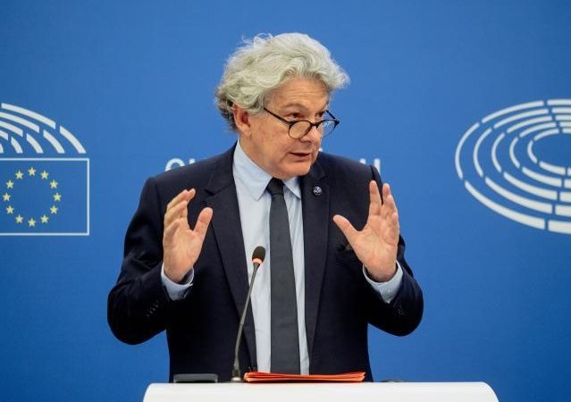 Elettrico, l’Ue incalza l’automotive: Si acceleri, target 2035 non vengono da&nbsp;soli