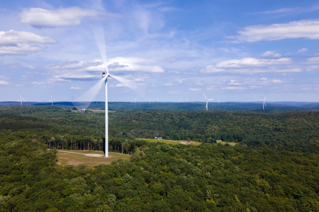 Québec, firmato l’accordo per lo sviluppo dell’energia eolica: fino a 10&nbsp;GW