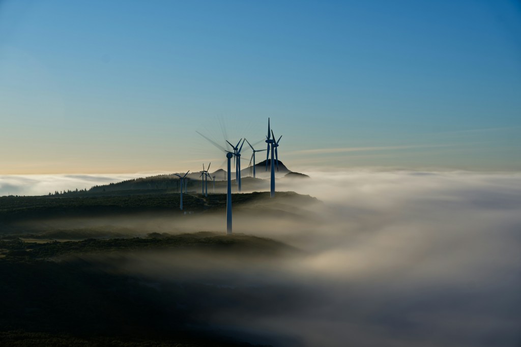 Eolico, GWEC: record storico nel 2025 (+165 GW) e ruolo strategico nell’era dell’elettricità